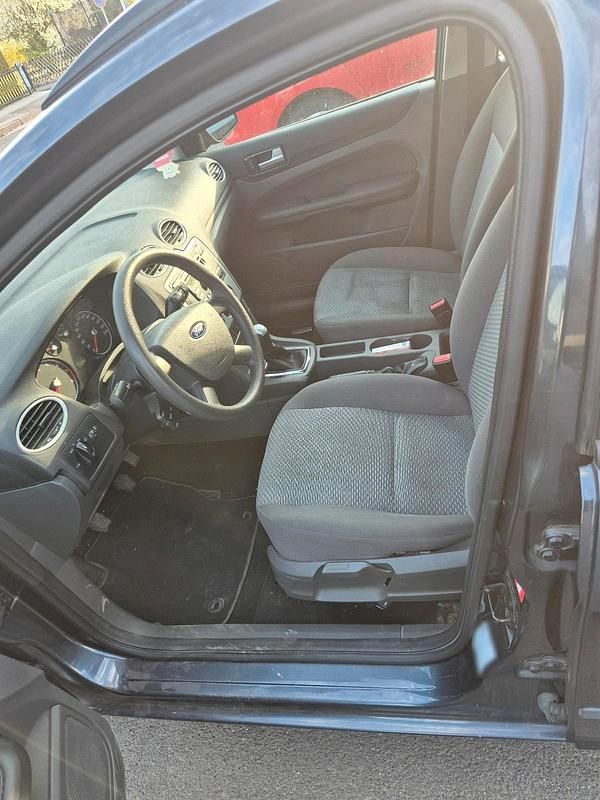 Usata Ford Focus 125 CV (91 kW) 2006 Grigio Station wagon