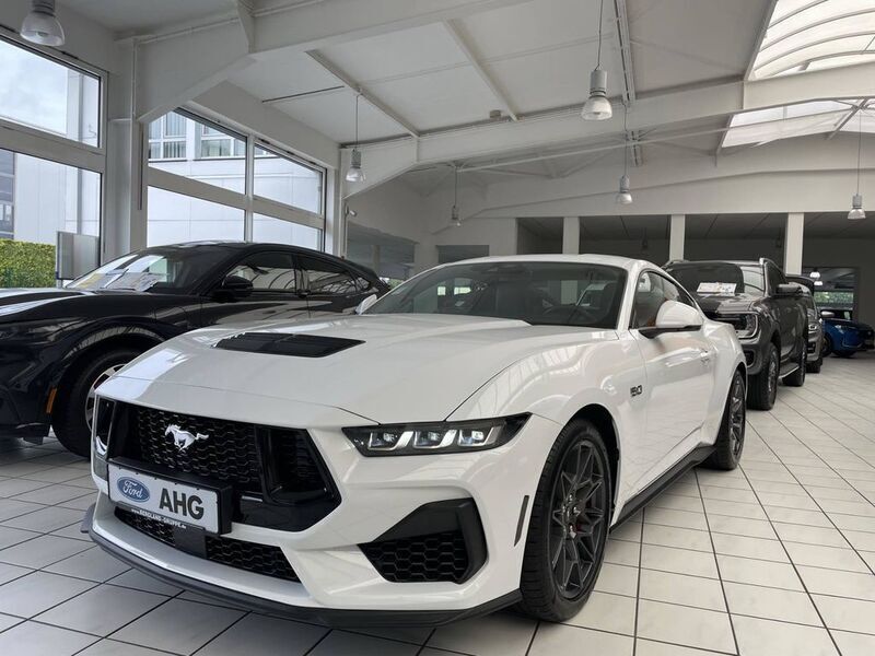 Oxfordweiß weiß Neu 2025 Ford Mustang GT Fastback Coupé | 59.490 € (Fairer Preis) - Bild 1/4