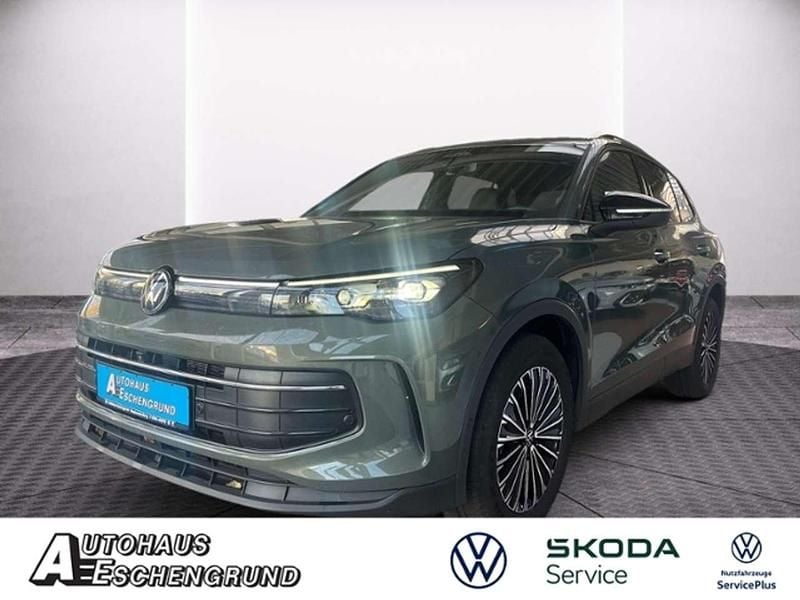 Cipressinogrün metallic Gebraucht 2025 VW Tiguan Goal SUV | 41.889 € (Superpreis) - Bild 1/4