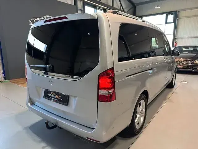 Gebraucht Mercedes V220 163 PS (119 kW) 2019 Silber Van / Kleinbus