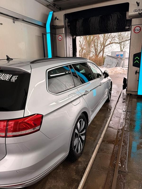 Gebraucht VW Passat 120 PS (88 kW) 2016 Silber Kombi