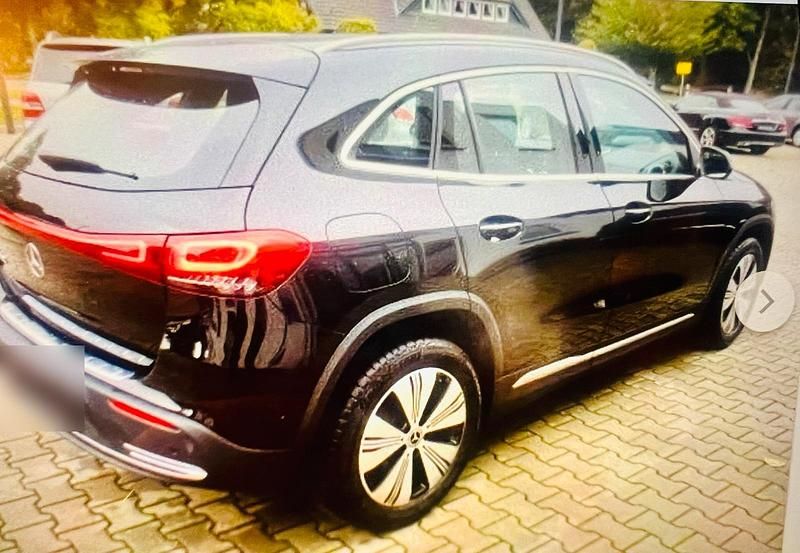 Gebraucht Mercedes EQA250 139 kW (190 PS) 2022 Schwarz SUV