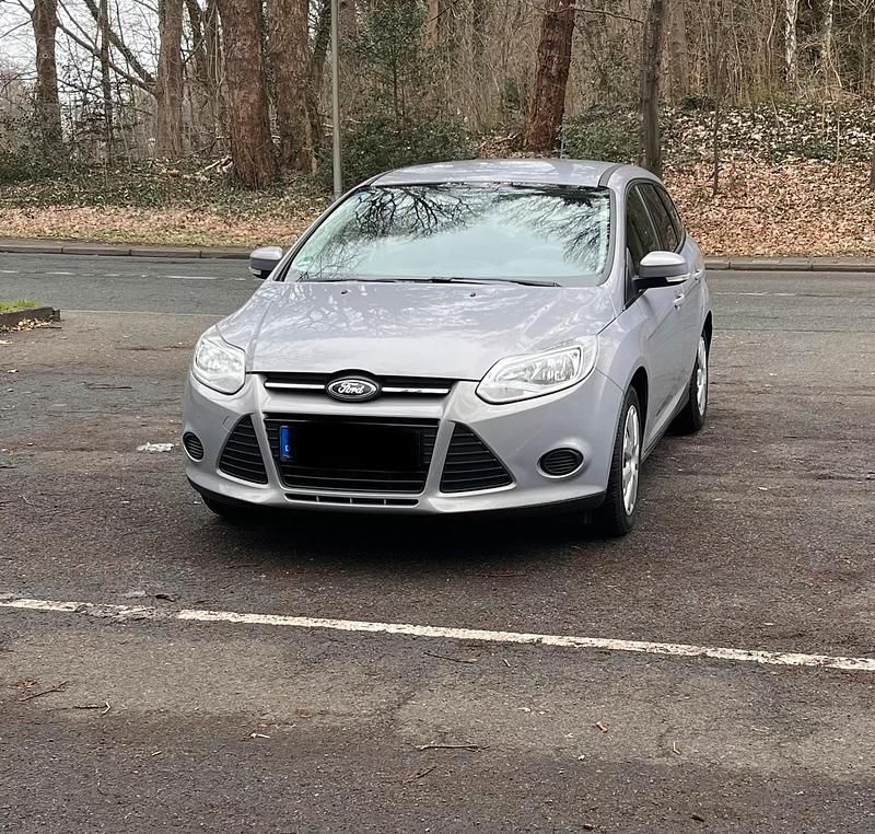 Gebraucht Ford Focus 105 PS (77 kW) 2011 Grau Kombi