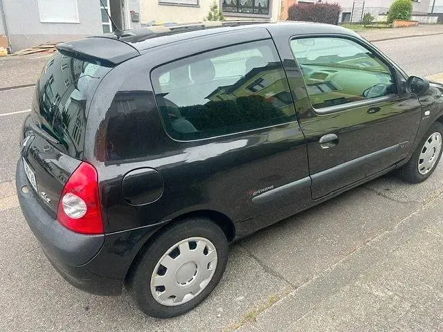 Gebraucht Renault Clio II 75 PS (55 kW) 2003 Schwarz Kleinwagen