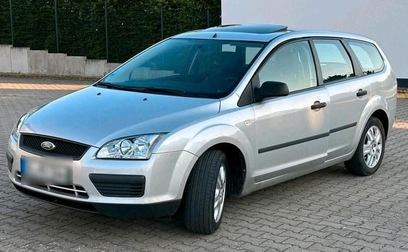 Silber Gebraucht 2005 Ford Focus Kombi | 3.100 € (Etwas zu teuer) - Bild 1/4