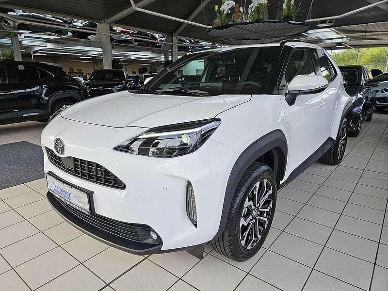 Schneeweiß Neu 2025 Toyota Yaris Hybrid SUV | 27.890 € (Superpreis) - Bild 1/4