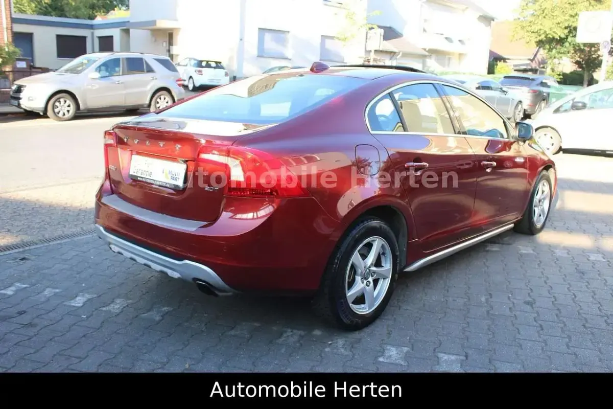 Gebraucht Volvo S60 Summum 203 PS (149 kW) 2010 Rot Limousine