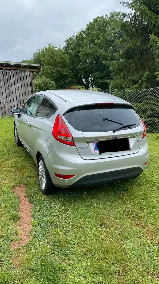 Gebraucht Ford Fiesta 96 PS (70 kW) 2011 Silber Kleinwagen