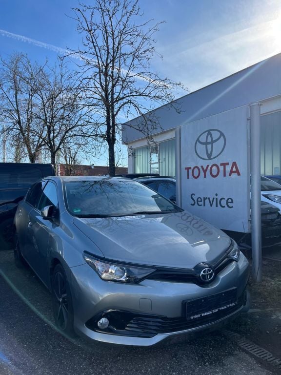 Silber Gebraucht 2018 Toyota Auris Team Limousine | 13.750 € (Fairer Preis) - Bild 1/3