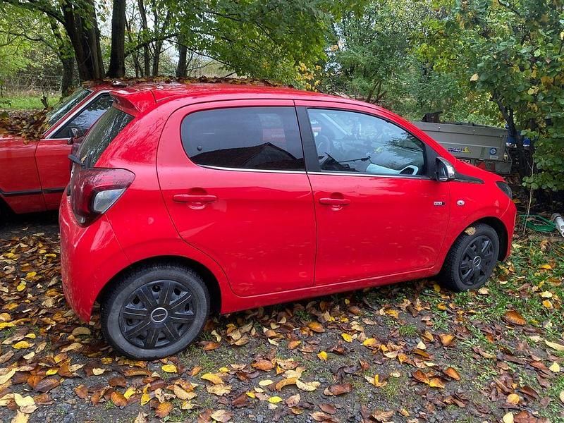 Rot Gebraucht 2016 Peugeot 108 Style Kleinwagen | 6.300 € (Guter Preis) - Bild 1/4
