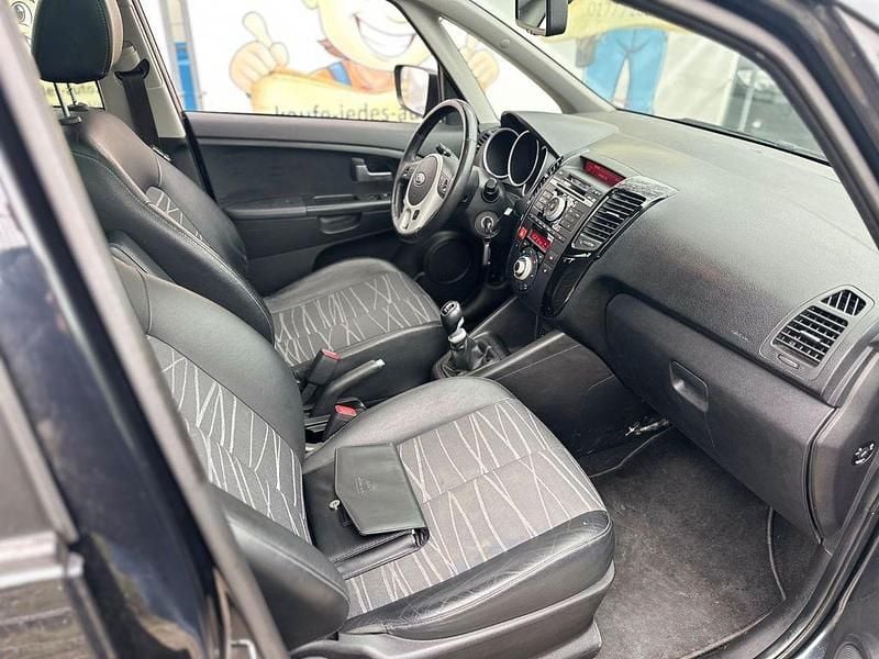 Gebraucht Kia Venga 128 PS (94 kW) 2011 Schwarz Kleinwagen