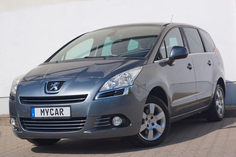 Grau Gebraucht 2012 Peugeot 5008 Active Van / Kleinbus | 5.299 € (Guter Preis) - Bild 1/4
