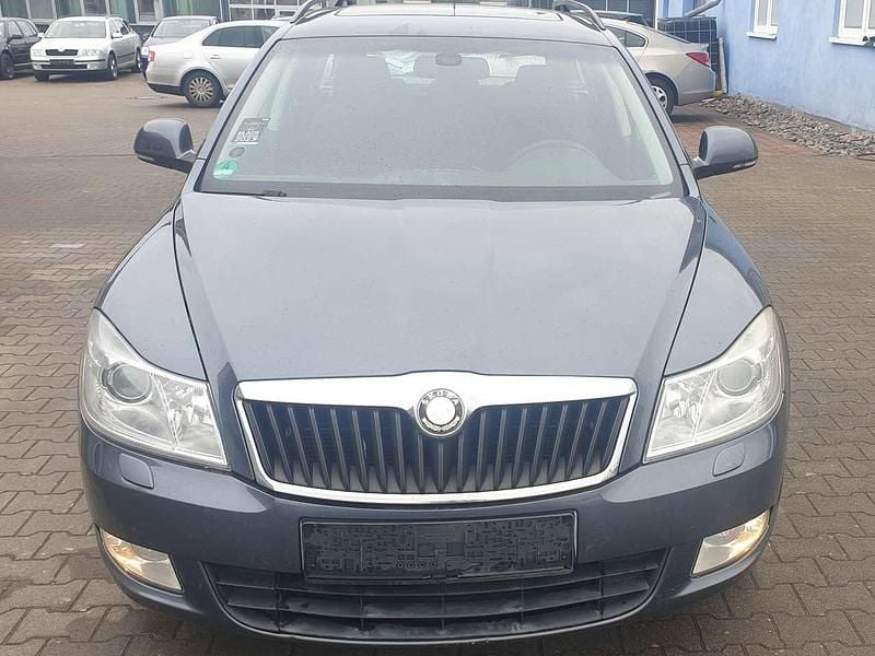 Anthracitegrau metallic Gebraucht 2009 Skoda Octavia Elegance Kombi | 2.400 € (Fairer Preis) - Bild 1/4