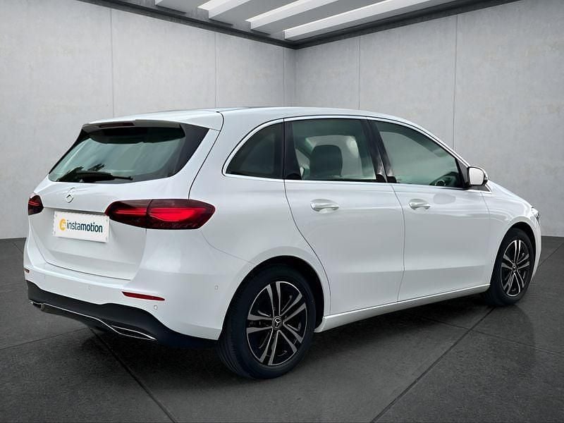 Gebraucht Mercedes B180 116 PS (85 kW) 2024 Weiß Van / Kleinbus