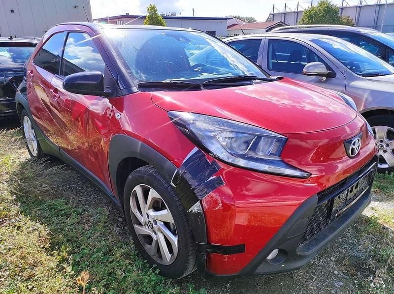 Rot Gebraucht 2022 Toyota Aygo Pulse Kleinwagen | 9.499 € (Superpreis) - Bild 1/4