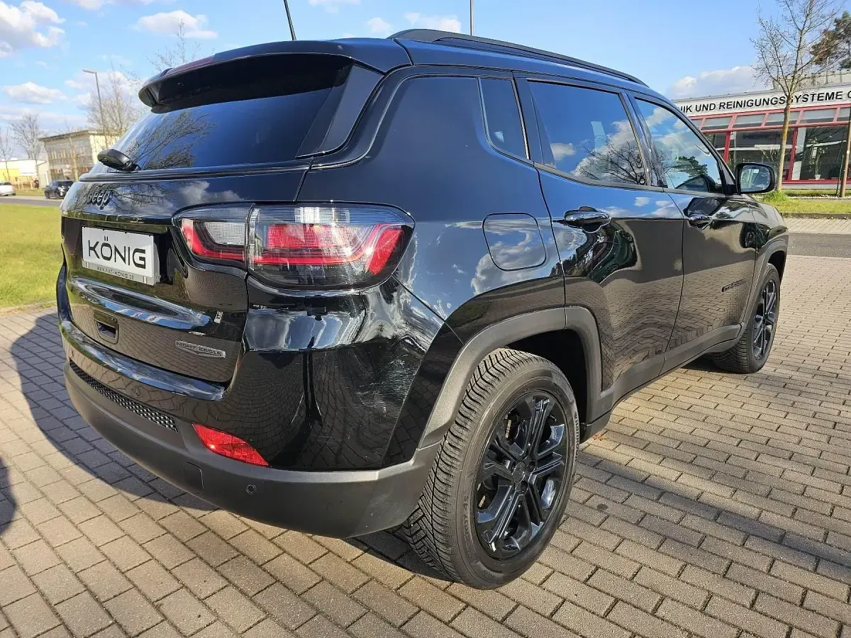 Usado Jeep Compass Night Eagle 131 HP (96 kW) 2022 Preto SUV