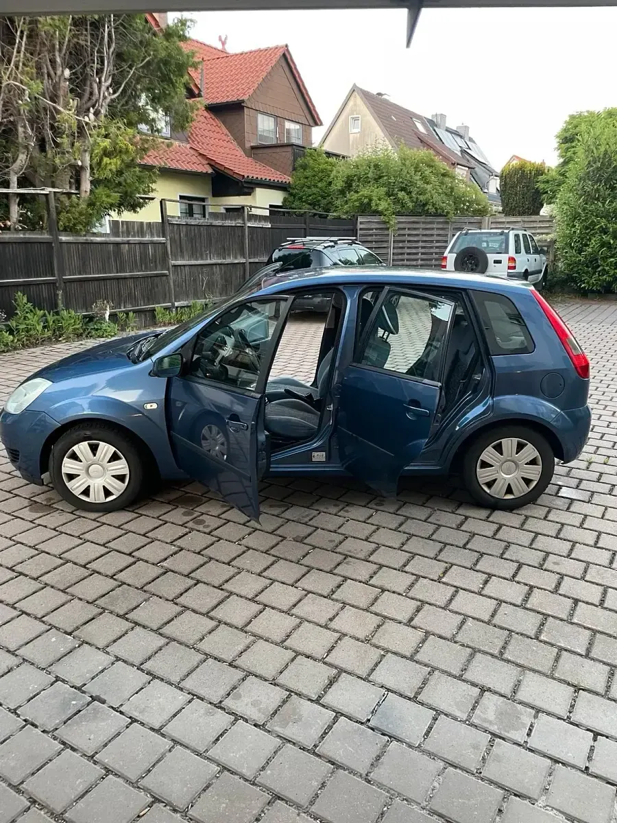 Gebraucht Ford Fiesta 80 PS (58 kW) 2005 Blau Kleinwagen