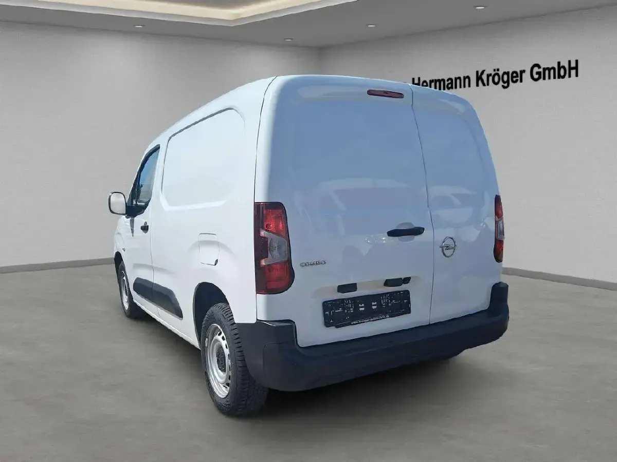 Gebraucht Opel Combo Edition 102 PS (75 kW) 2021 Jade weiss/arktis weiss Van / Kleinbus