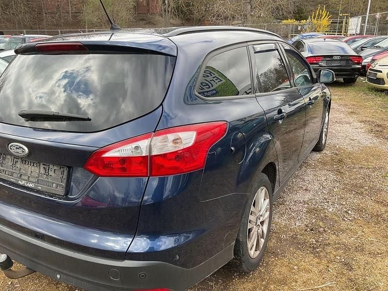 Gebraucht Ford Focus Trend 105 PS (77 kW) 2011 Blau Limousine