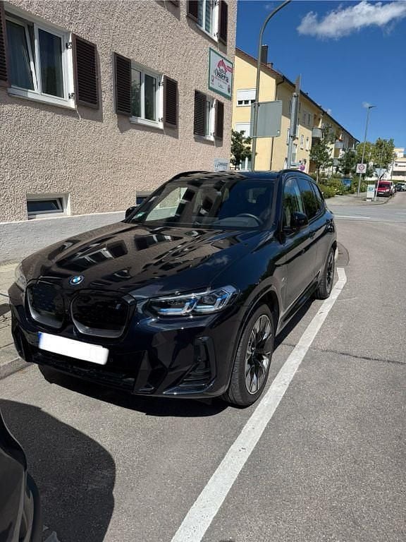 Schwarz Gebraucht 2023 BMW iX3 Impressive SUV | 46.000 € (Superpreis) - Bild 1/4