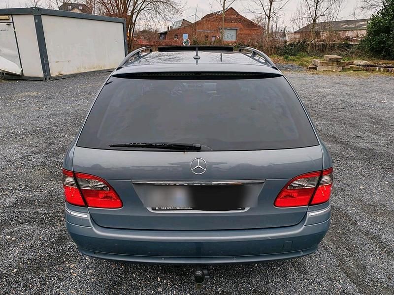 Gebraucht Mercedes E220 170 PS (125 kW) 2007 Blau Kombi