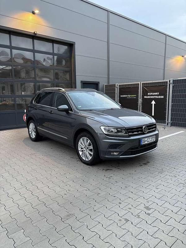 Grau Gebraucht 2019 VW Tiguan Highline SUV | 28.999 € (Teuer) - Bild 1/4