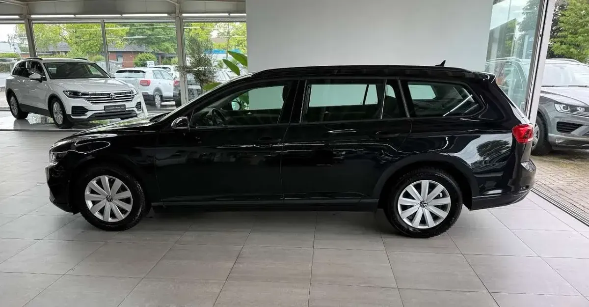 Gebraucht VW Passat 122 PS (89 kW) 2022 Schwarz Kombi