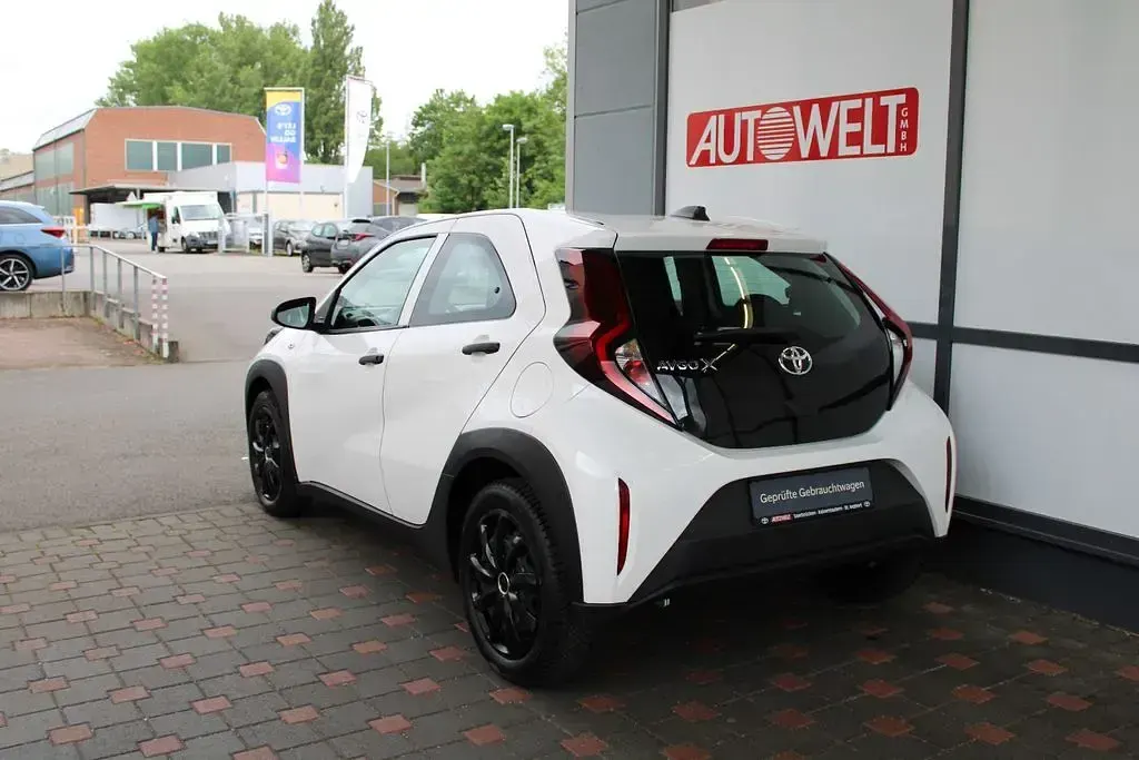Gebraucht Toyota Aygo X Basis 72 PS (52 kW) 2023 Weiß SUV