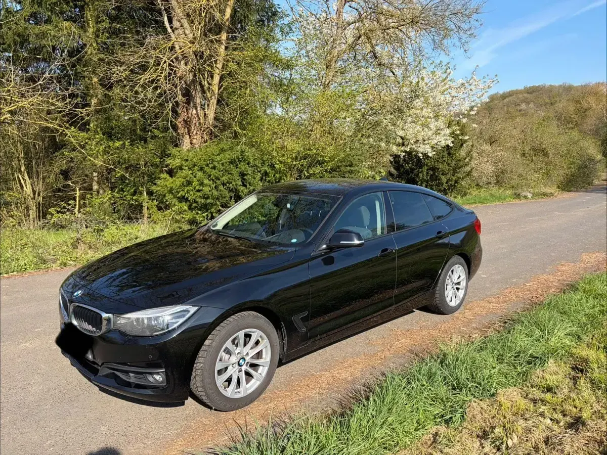 Gebraucht BMW 320 Advantage 190 PS (139 kW) 2017 Schwarz Limousine