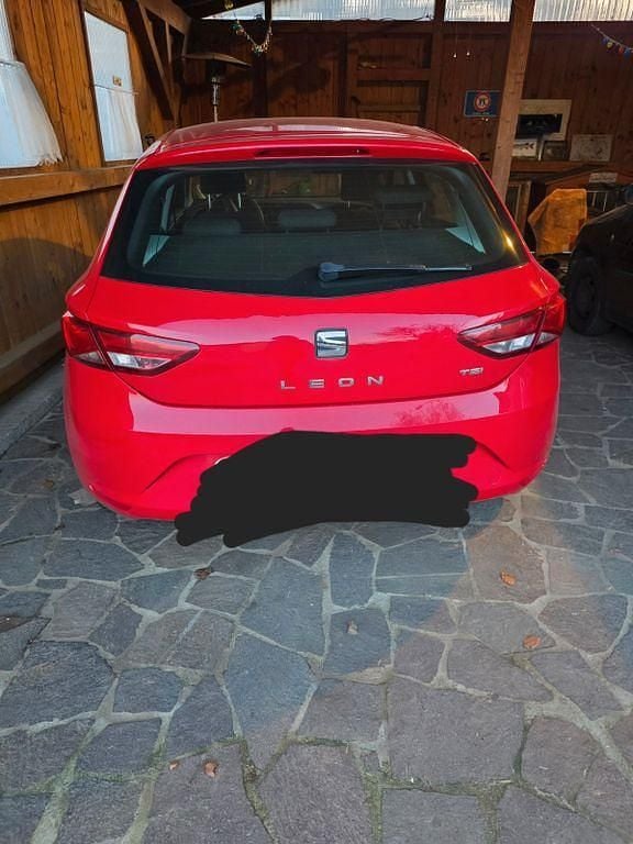Gebraucht Seat Leon Reference 110 PS (80 kW) 2017 Rot Limousine