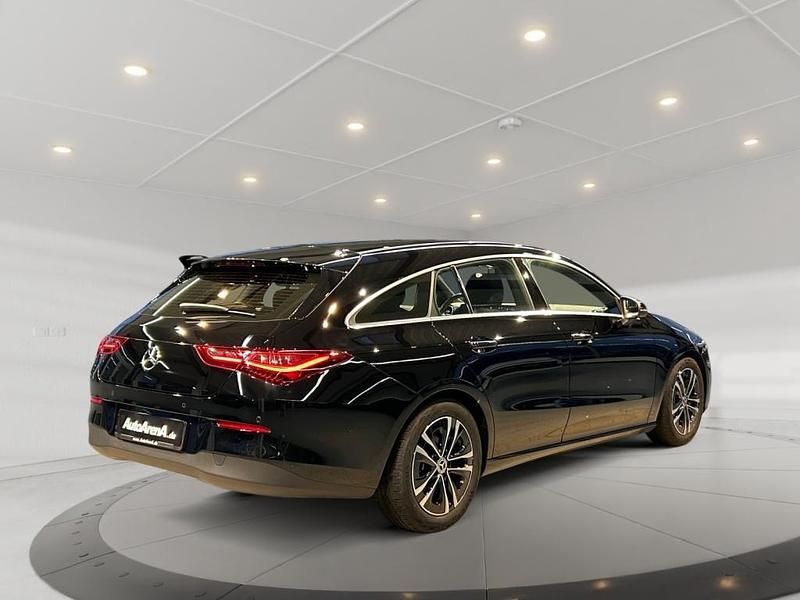 Gebraucht Mercedes CLA200 Shooting Brake 163 PS (119 kW) 2024 Schwarz Kombi