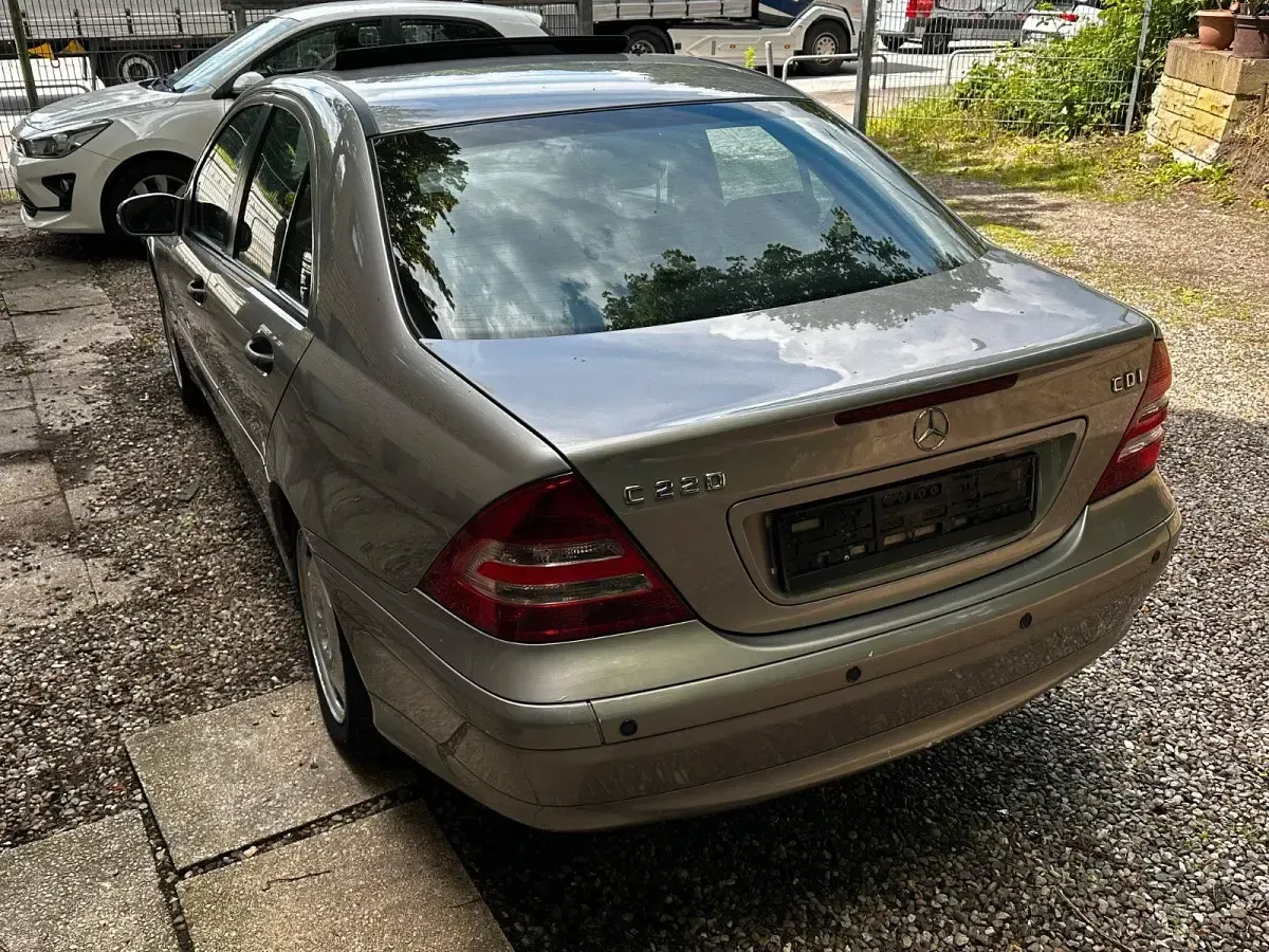 Gebraucht Mercedes C220 Elegance 150 PS (110 kW) 2004 Grau Limousine