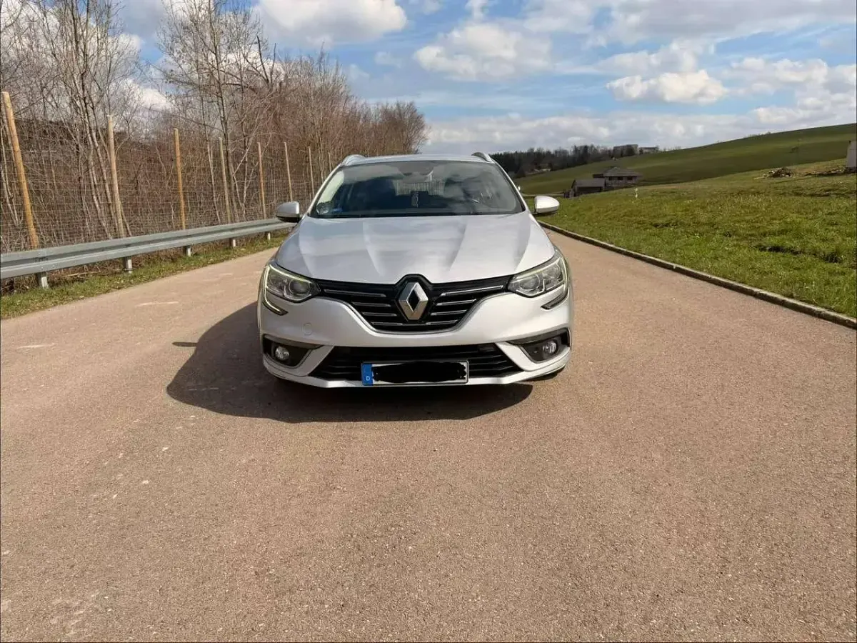 Gebraucht Renault Mégane GrandTour Experience 132 PS (97 kW) 2017 Silber Kombi
