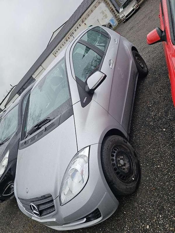 Gebraucht Mercedes A160 Elegance 95 PS (69 kW) 2011 Limousine