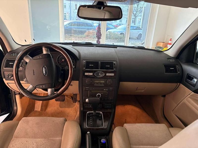 Gebraucht Ford Mondeo Ghia 145 PS (106 kW) 2005 Octane blue Kleinwagen