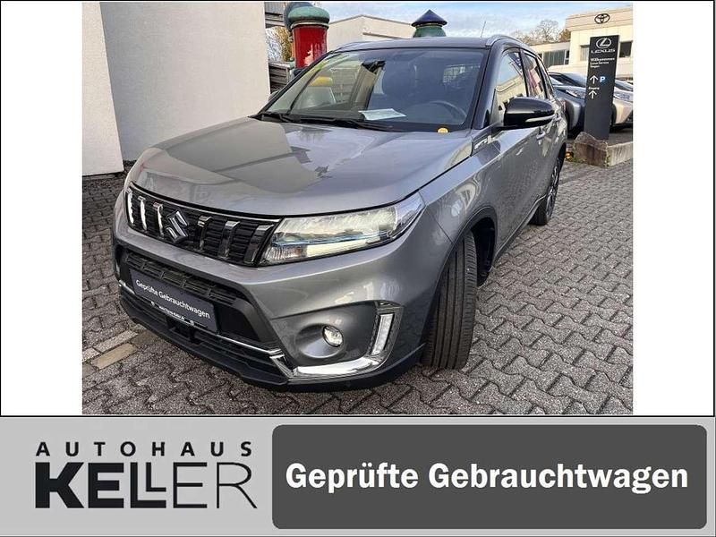 Galactic gray metallic/cosmic black pearl metallic Gebraucht 2022 Suzuki Vitara Comfort+ SUV | 22.890 € (Fairer Preis) - Bild 1/4