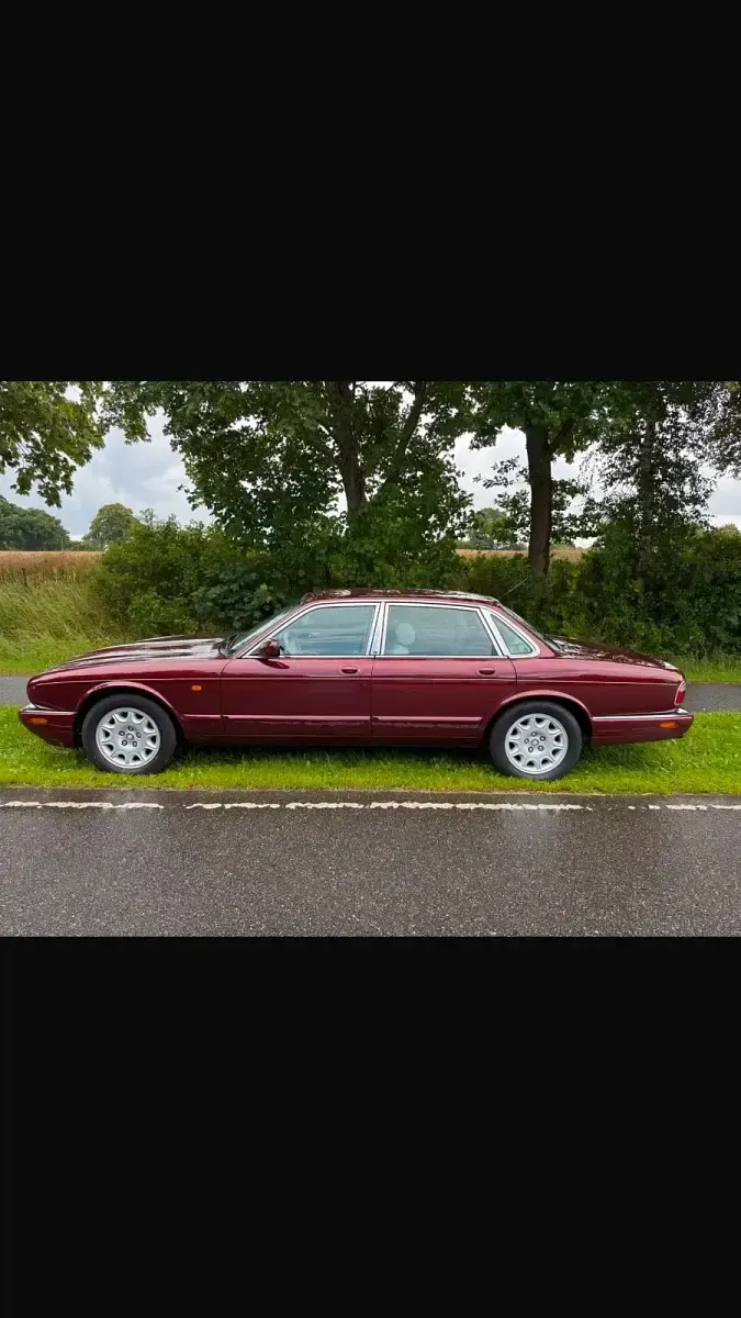 Gebraucht Jaguar XJ8 Sovereign 284 PS (208 kW) 1998 Rot Limousine