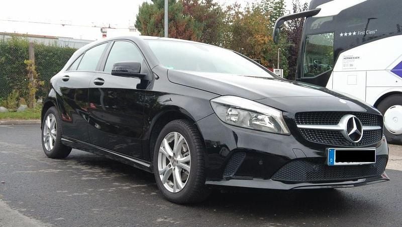 Schwarz Gebraucht 2016 Mercedes A160 Limousine | 11.450 € (Superpreis) - Bild 1/4