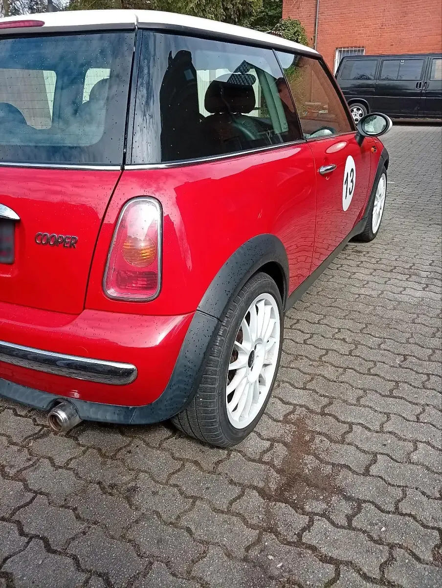 Używany Mini Cooper 116 KM (85 kW) 2002 Czerwony Hatchback
