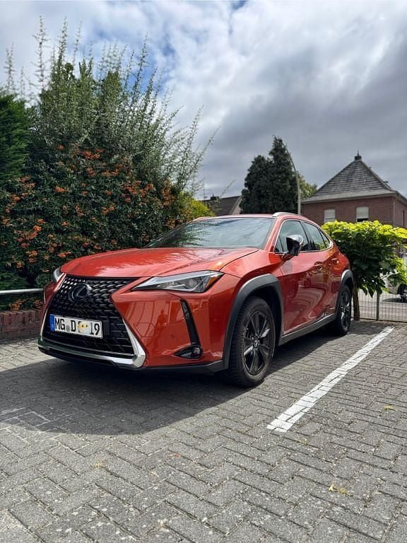 Orange Gebraucht 2019 Lexus UX 250h Launch Edition SUV | 20.000 € (Guter Preis) - Bild 1/4
