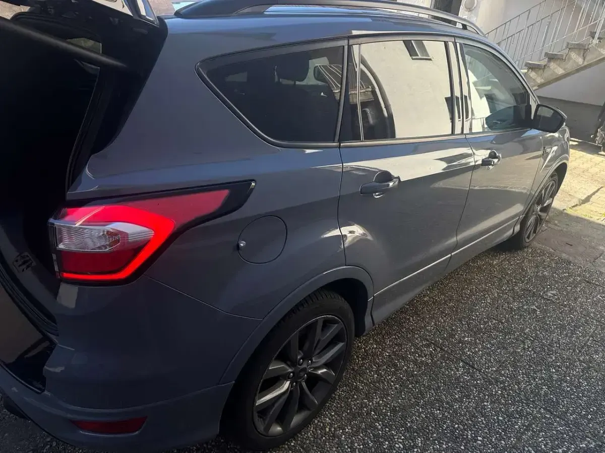 Gebraucht Ford Kuga ST-Line 150 PS (110 kW) 2019 Grau SUV