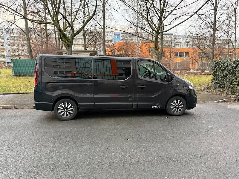 Gebraucht Opel Vivaro S 125 PS (91 kW) 2016 Schwarz Van / Kleinbus