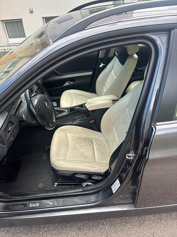 Gebraucht BMW 320 150 PS (110 kW) 2006 Grau Kombi