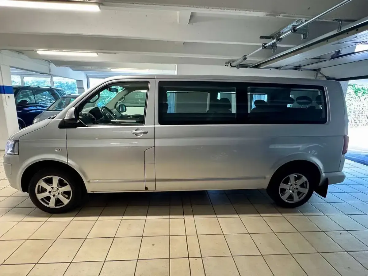 Gebraucht VW Caravelle Comfortline 179 PS (131 kW) 2015 Silber Van