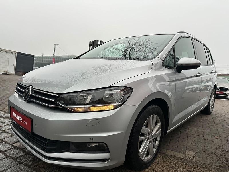 Gebraucht VW Touran 150 PS (110 kW) 2019 Silber Van / Kleinbus