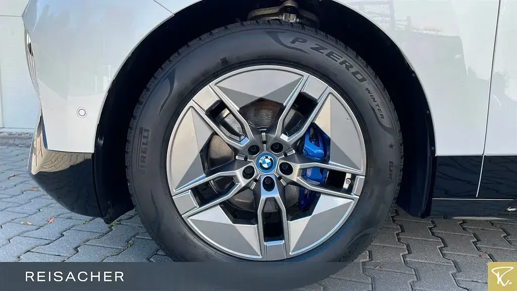 Gebraucht BMW iX Sport Line 385 kW (524 PS) 2023 Mineralweiß metallic SUV