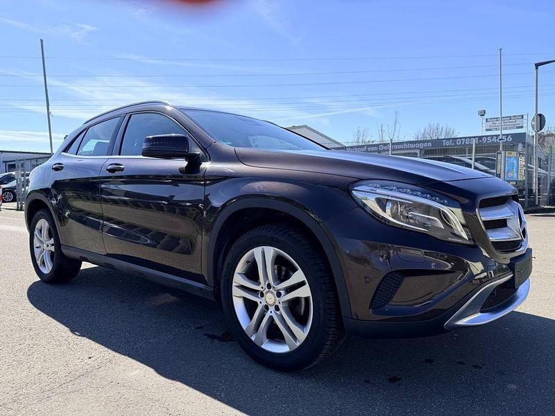 Gebraucht Mercedes GLA220 177 PS (130 kW) 2016 Braun SUV