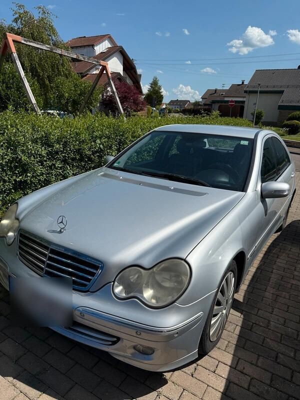 Silber Gebraucht 2005 Mercedes C220 Avantgarde Limousine | 2.700 € (Guter Preis) - Bild 1/4