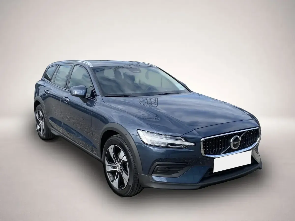 Gebraucht Volvo V60 CC Plus 197 PS (144 kW) 2023 Blau Kombi