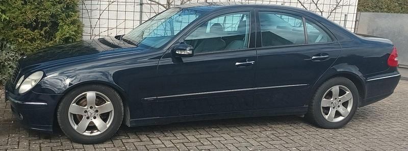 Gebraucht Mercedes E270 175 PS (128 kW) 2002 Blau Limousine